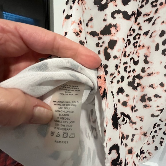 Vince Camuto leopard print sleeveless top - Picture 5 of 6